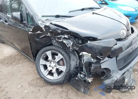 2016 Toyota Sienna Se 8 Passenger from USA, damaged, VIN 5TDXK3DC2GS746987